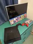 PS 4 PRO 1TB + doua manete (negociabil )