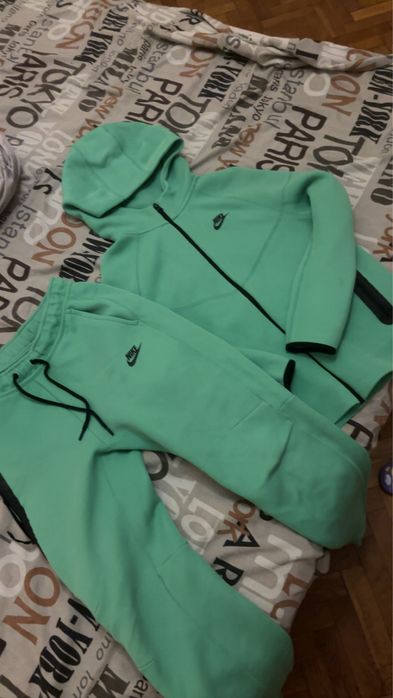 Nike tech fleece зелен