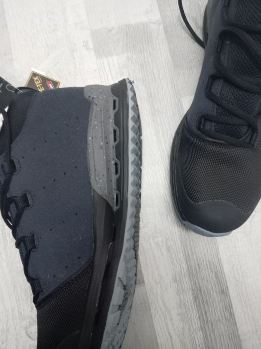 Bocanci cu bombeu metalic, mărime 42,noi cu eticheta