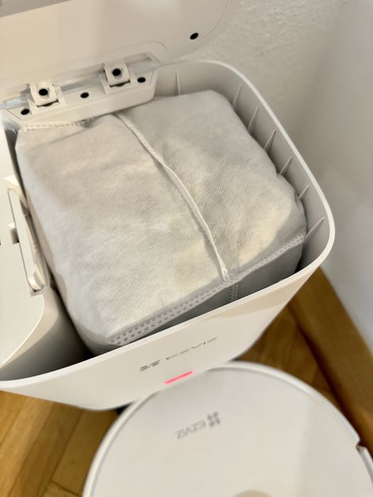 Robot Aspirator Ezviz RE4Plus in garantie