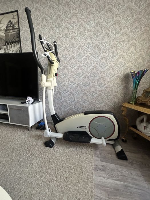 Тренажер эллиптический (эллипс, орбитрек)