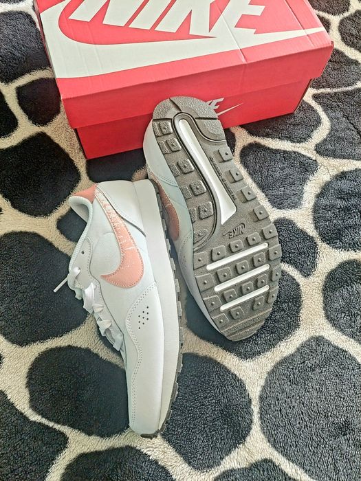 Adidasi Nike dama nr 40