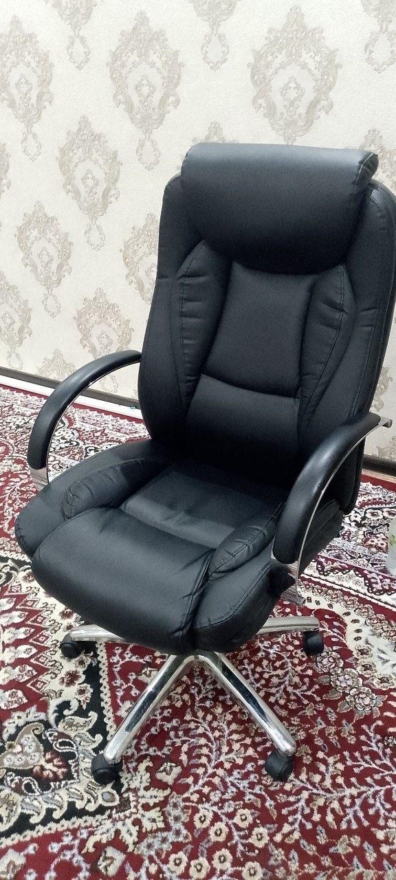 Kreslo deyarli ishlatilmagan holati ideal kamchiliklari yo‘q