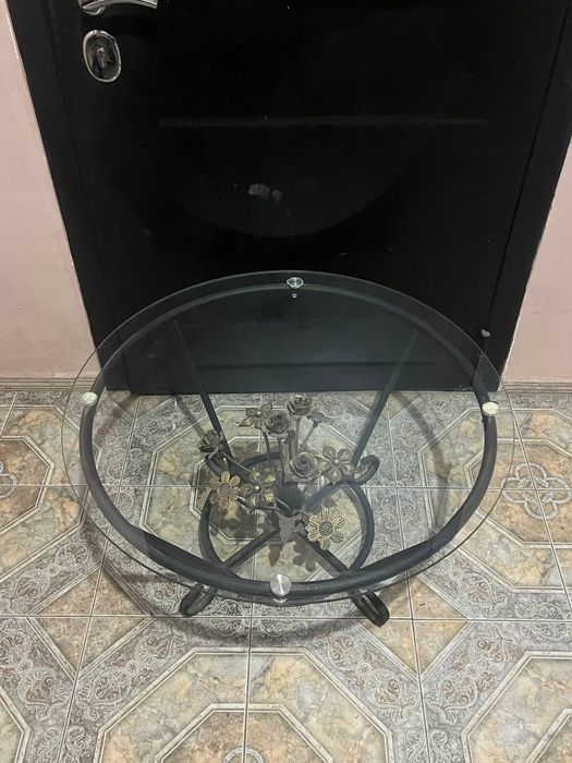 Продам стеклянный стол