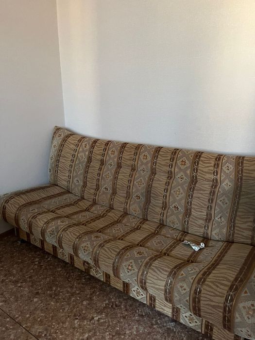 Срочно отдам даром диван