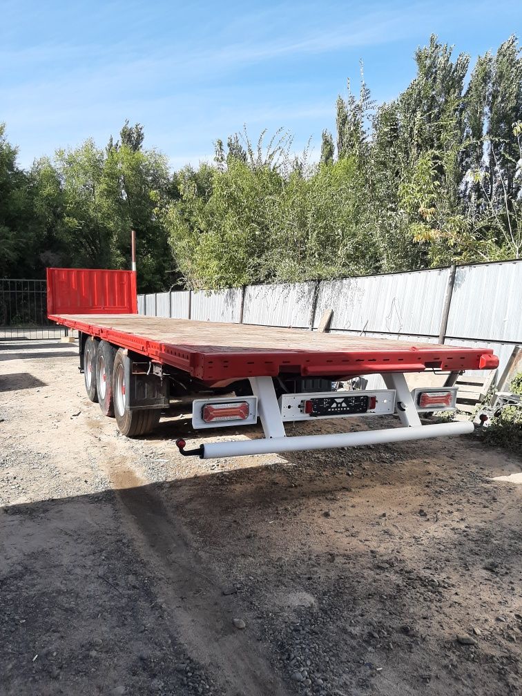 Полуприцнп FREUEHAUF