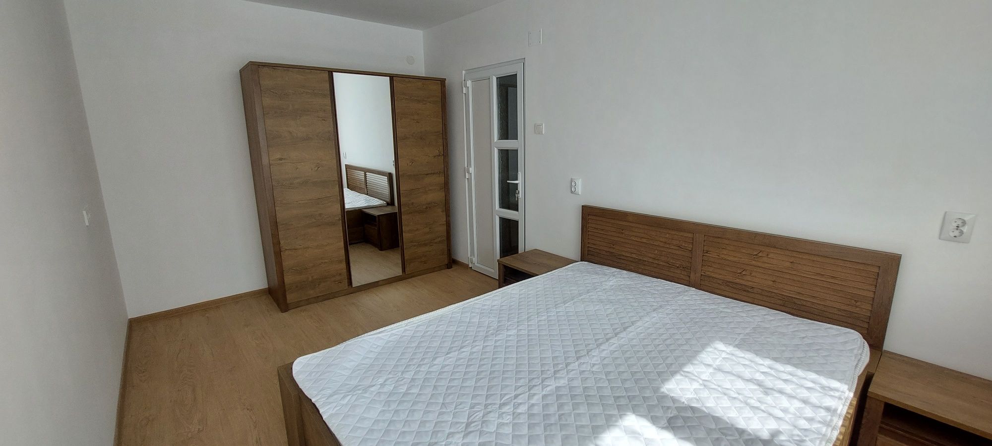 Închiriez apartament