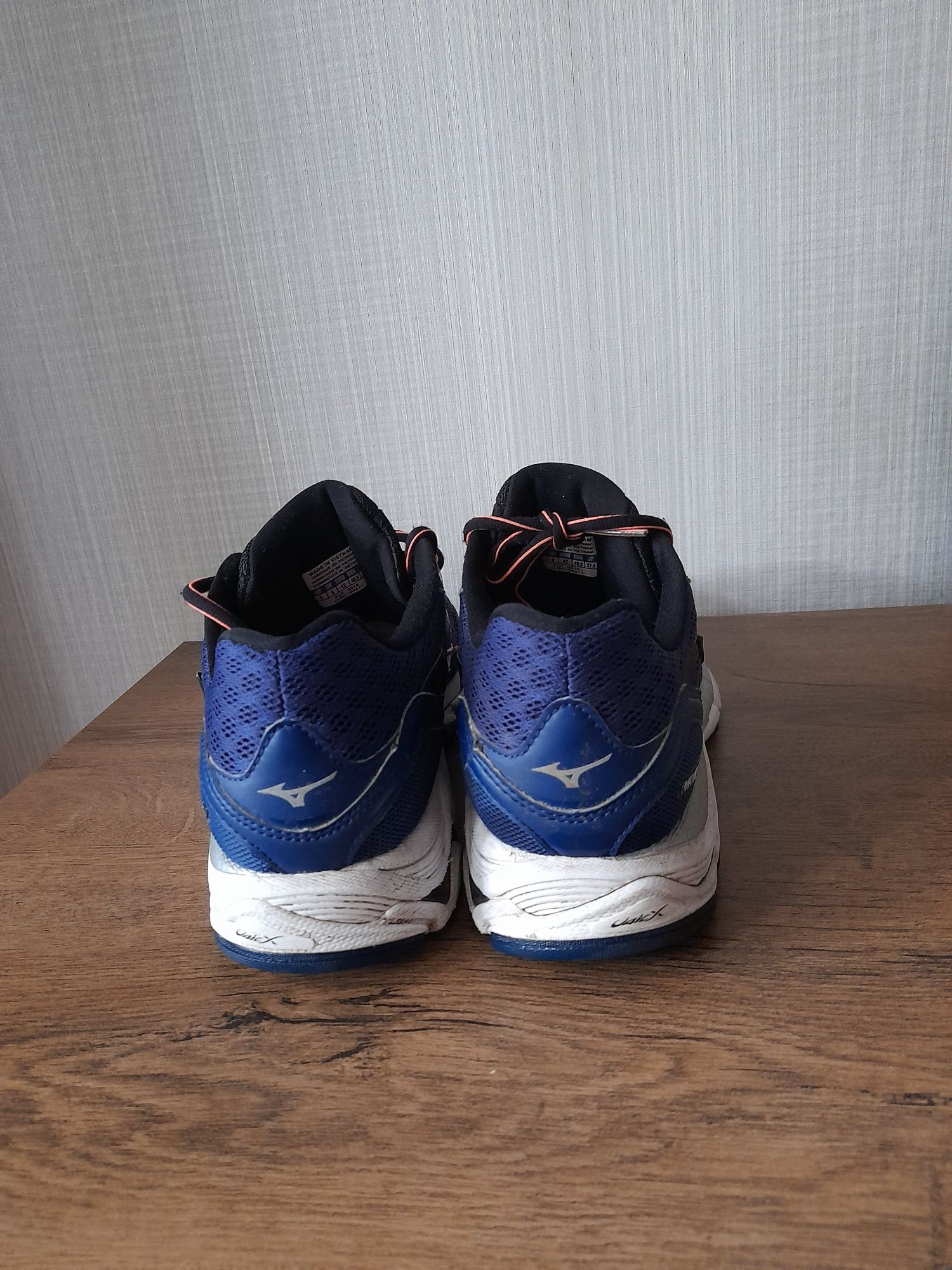 Mizuno wave inspire 12 маратонки 42 номер.