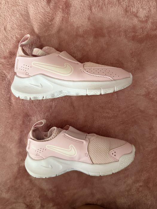 Adidasi Nike roz fetite