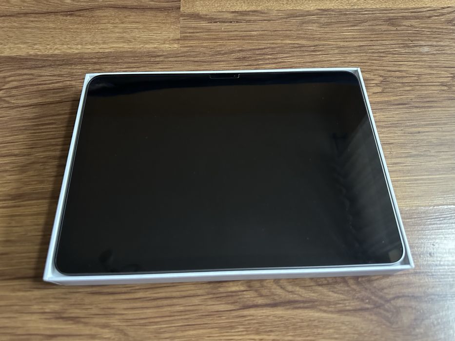 iPad Air 11” (M2, 256GB) + Apple pen – като НОВ!