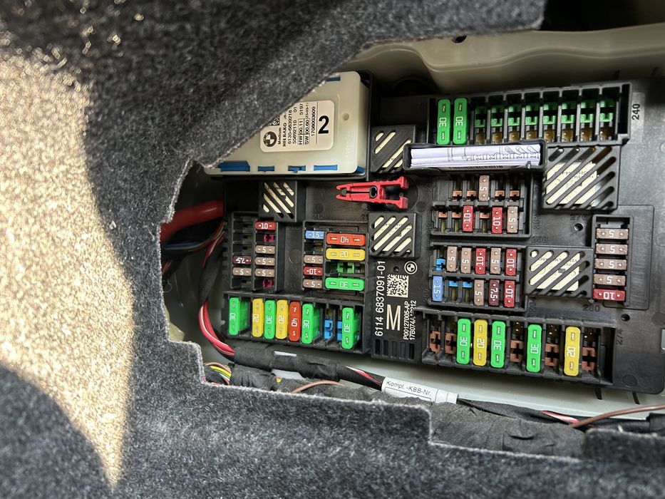 Panou siguranțe portbagaj BMW G30 2017