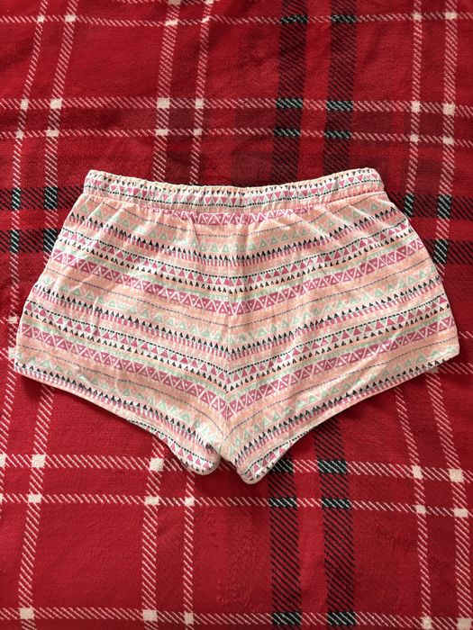 Vand pantaloni scurti