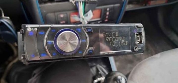 Radio CD  auto de foarte buna calitate