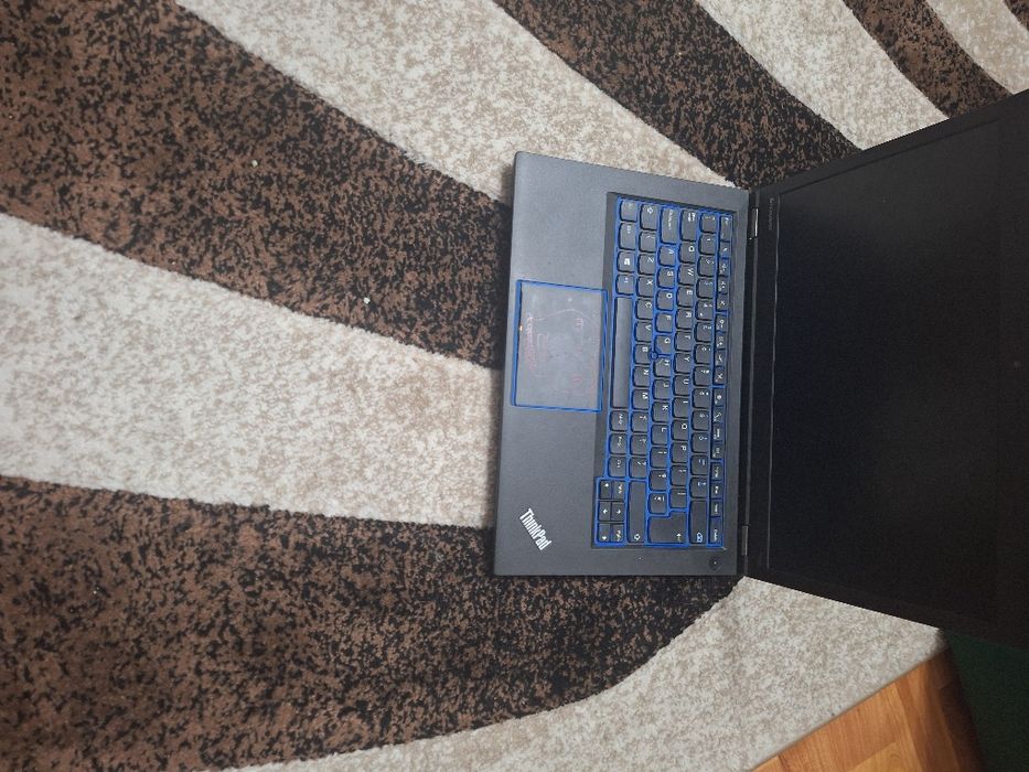 Vând laptop lenovo thick pad 32bit