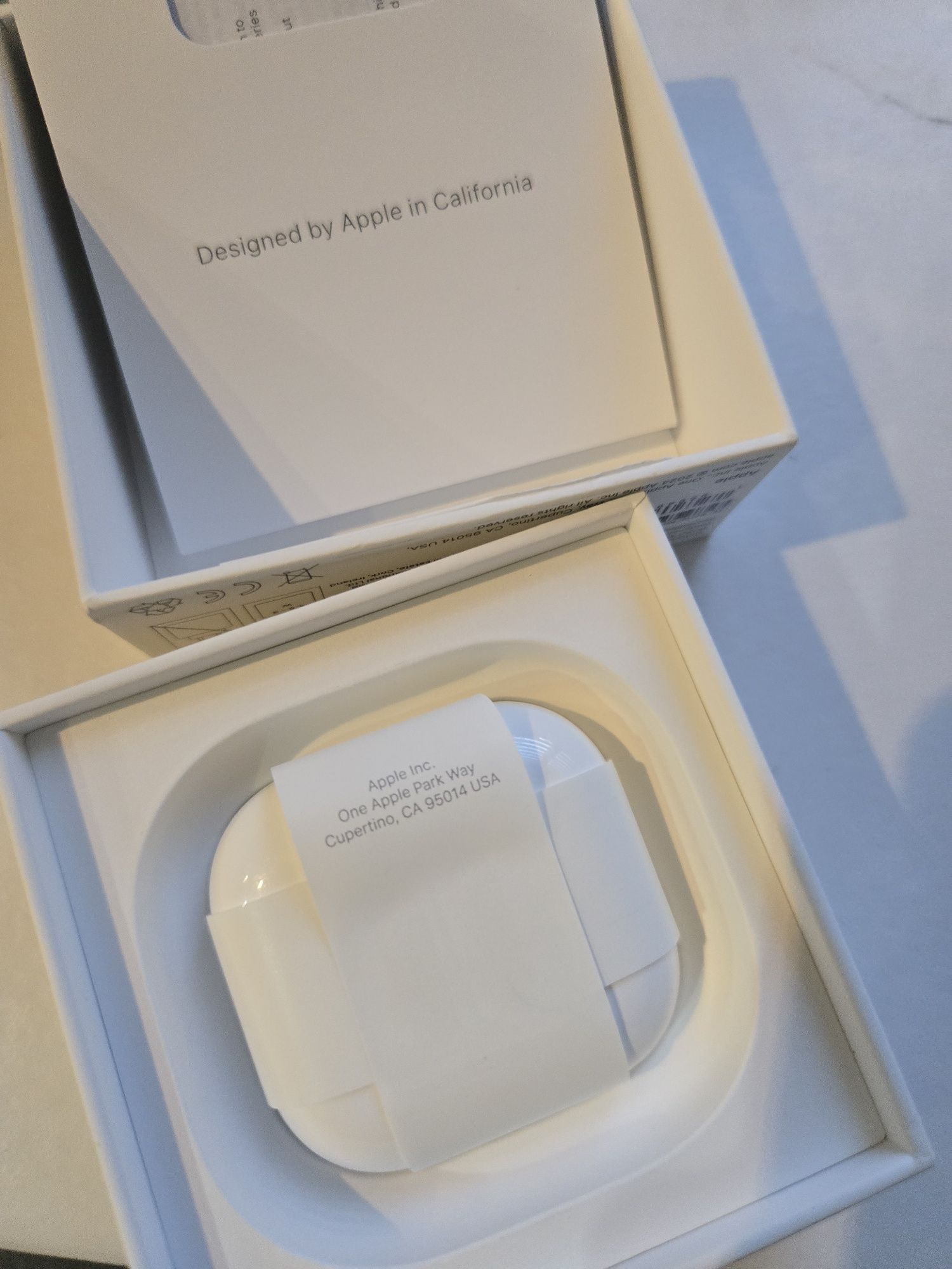Apple airpods 4 ,,,