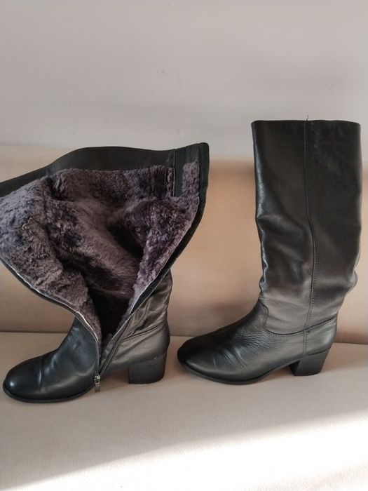 Продам недорого женские сапоги