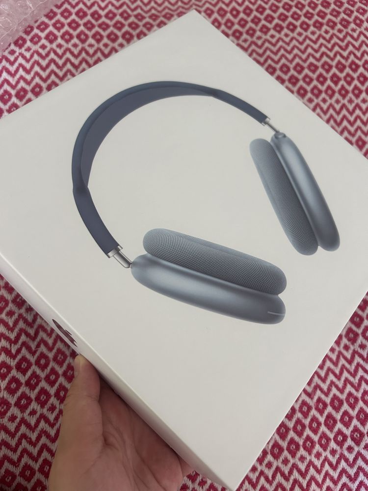 Нашуники Airpods Max в голубом цвете