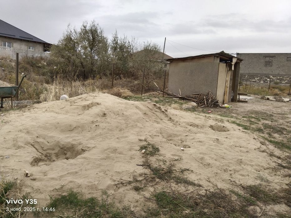 құм сатылады . Песок продается.