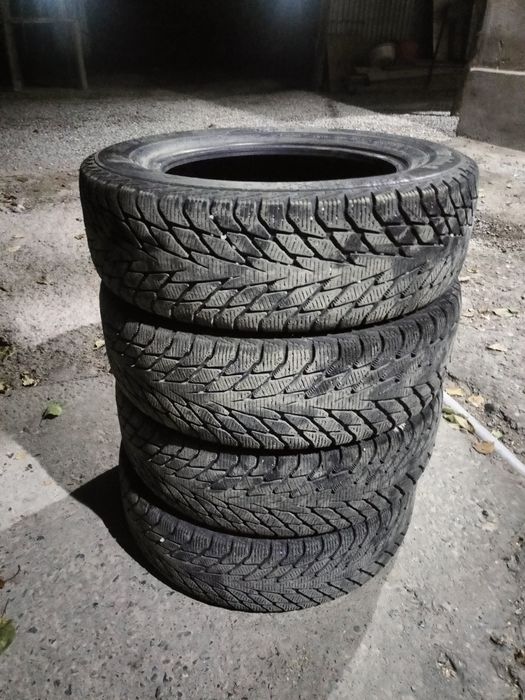 Зимние шины почти новый