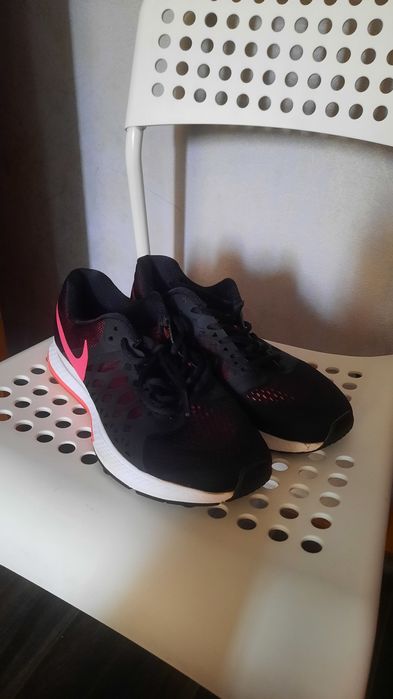 Nike кроссовки,8000