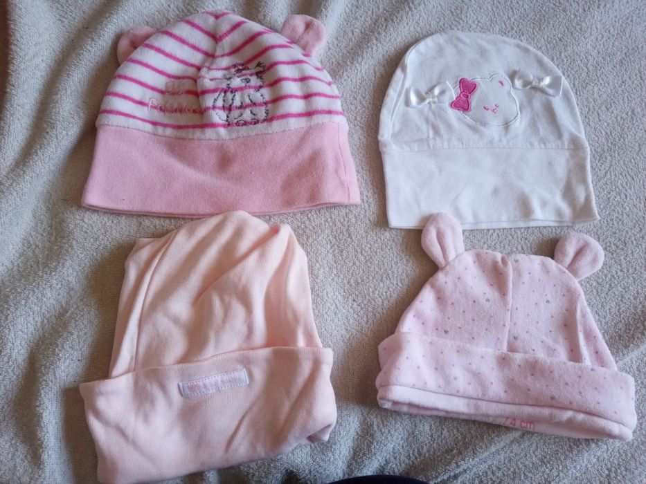 Vând căciulițe bebe