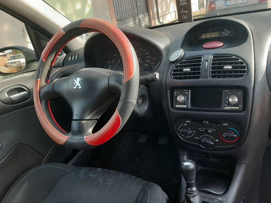 Предлагам Пежо 206