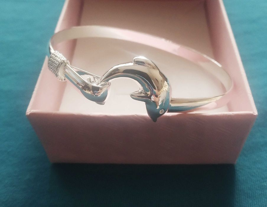 Нова, масивна сребърна гривна. Различни модели и цена. В кутия.