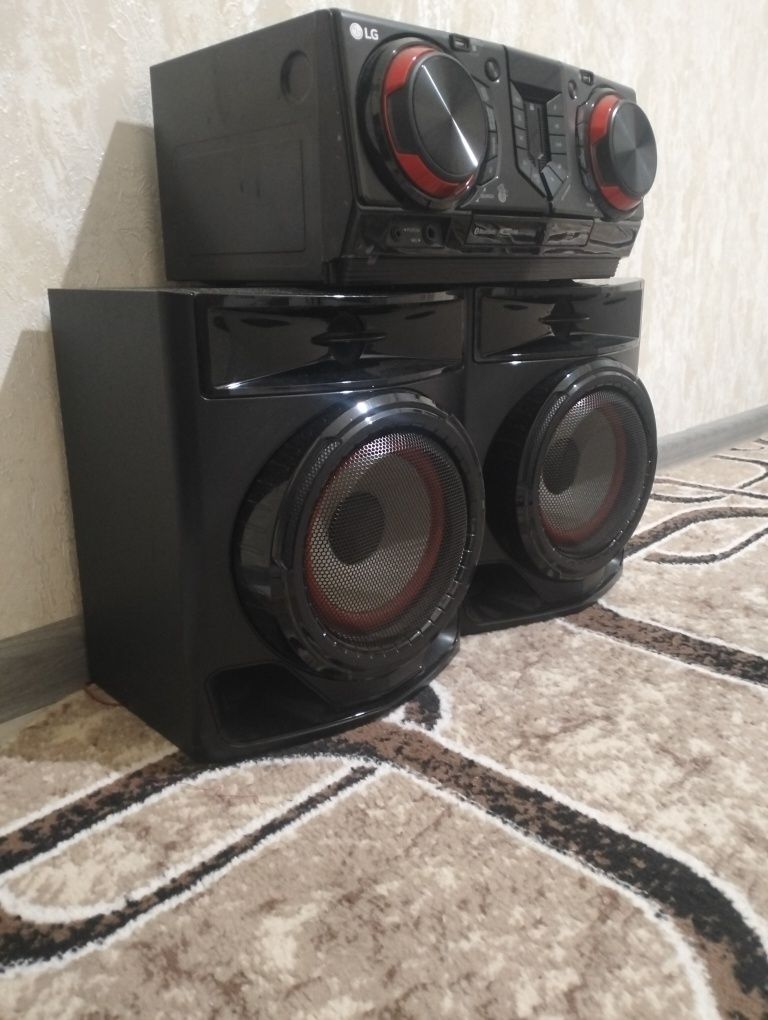 Музыкальный центр почти новый