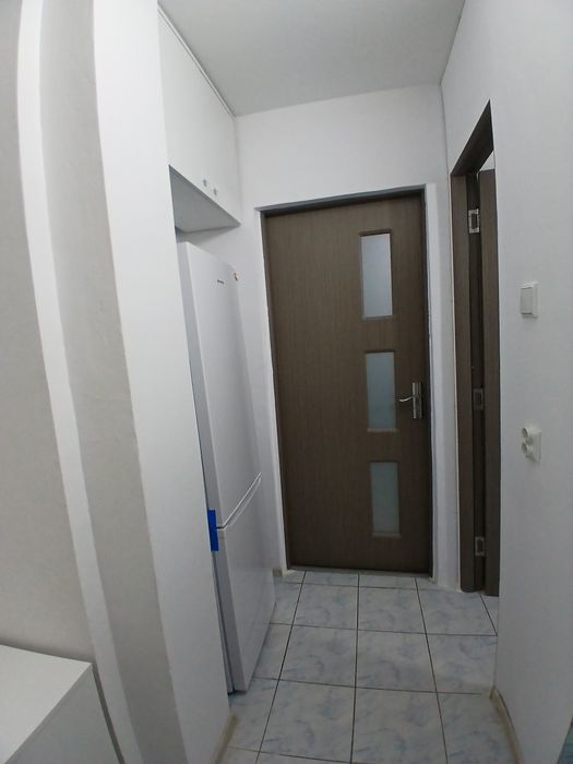 Închiriez garsoniera  str. Democrației