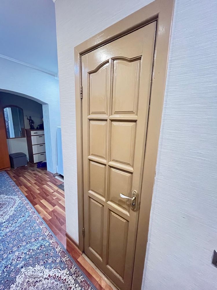 дверь в ванную и туалет