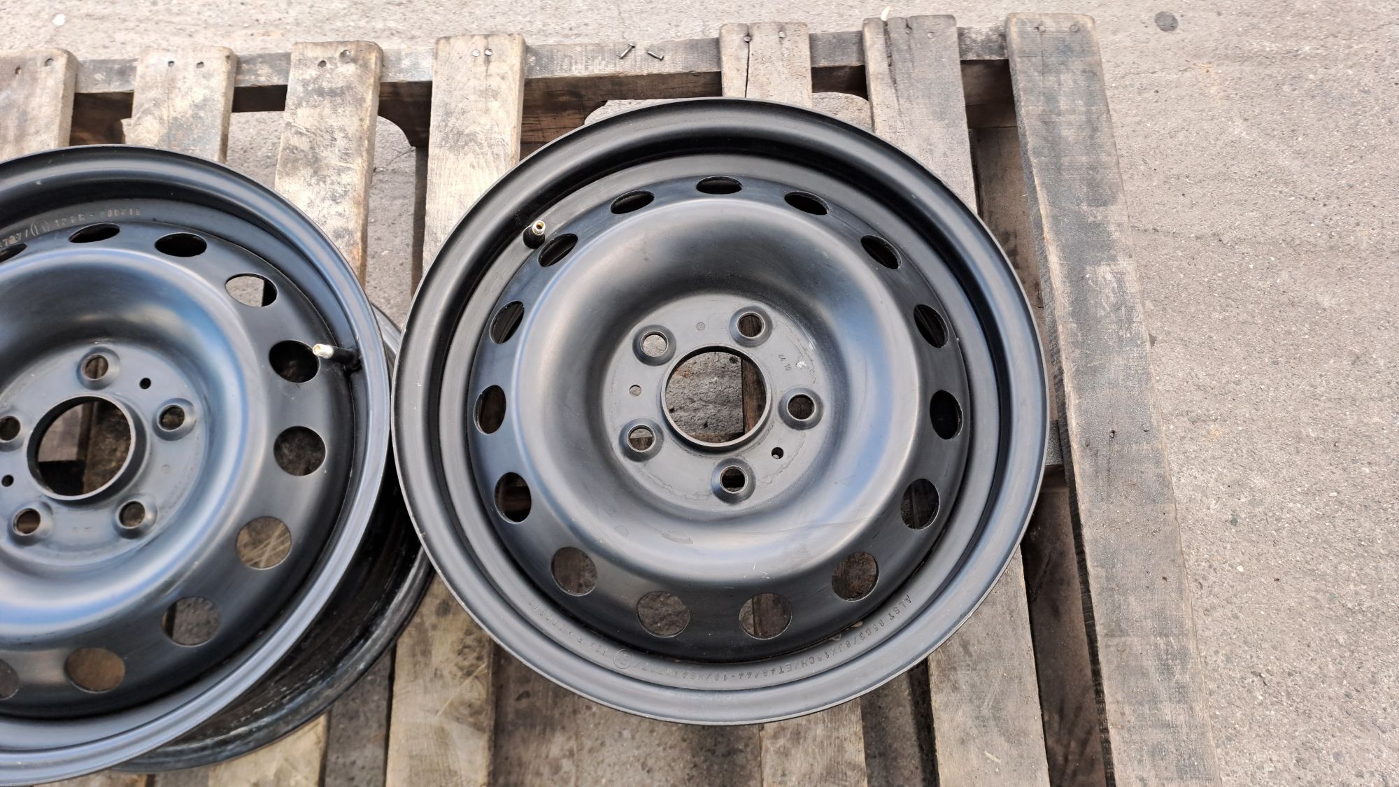 2бр. 15" 5Х114.3мм Киа, Хюндай/ 5X114.3mm Kia, HYUNDAI