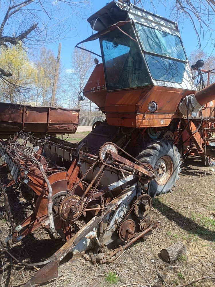 Продам комбаин нива