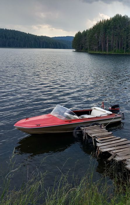 Лодка с 25 коня мотор и колесар