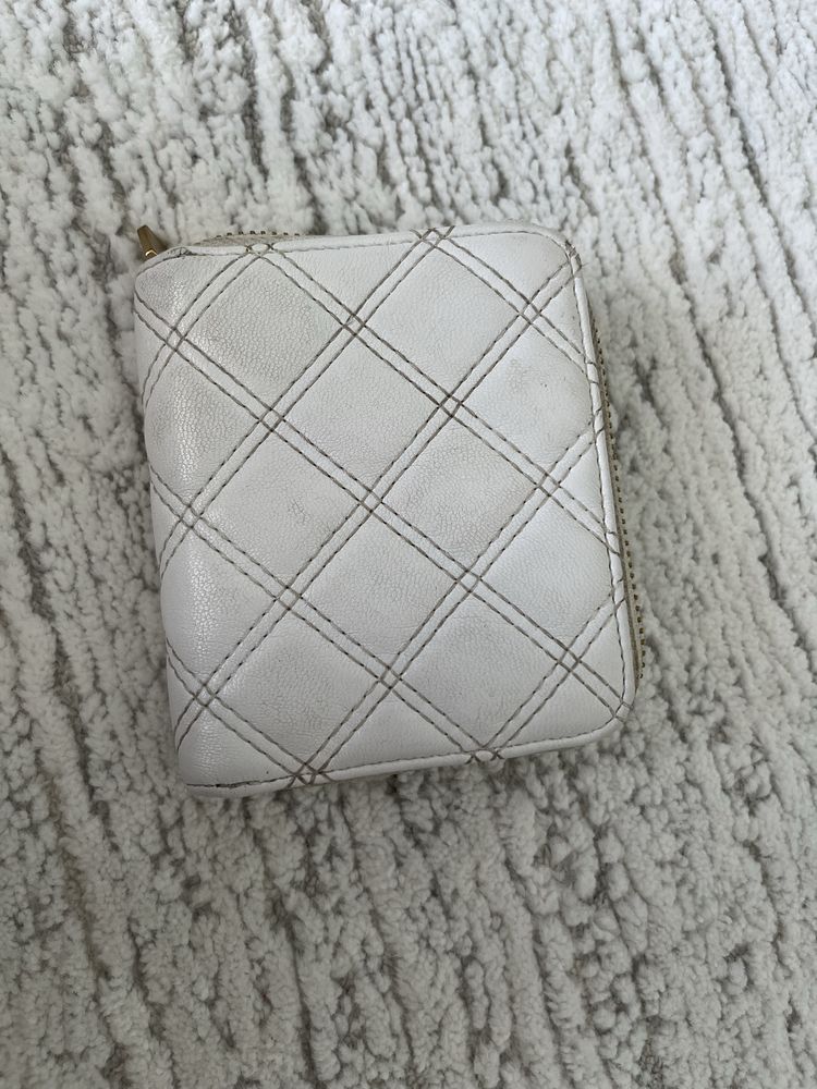 Оригинално портмоне на Guess
