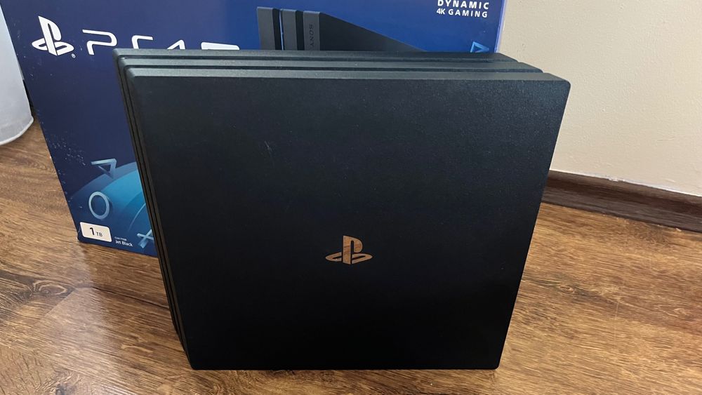 Play Station 4 Pro 1TB