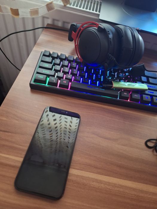 Schimb Iphone 11 cu telefon cu adroid