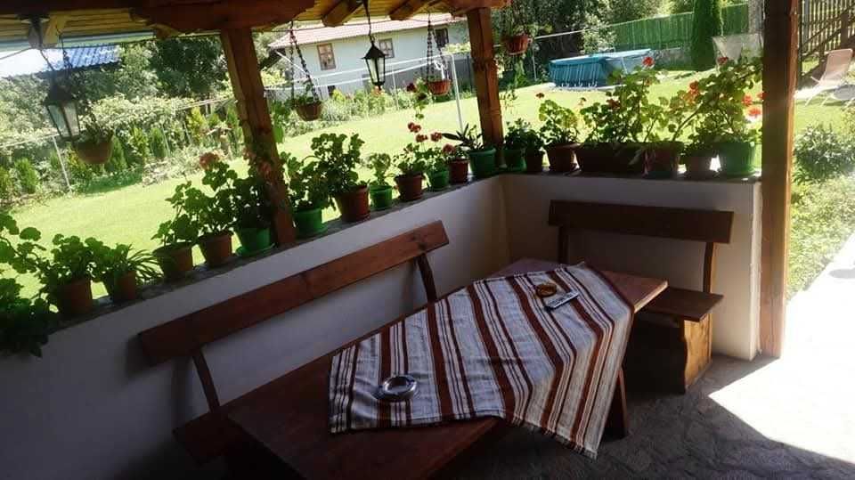 Вила Лазарова, с. Руховци