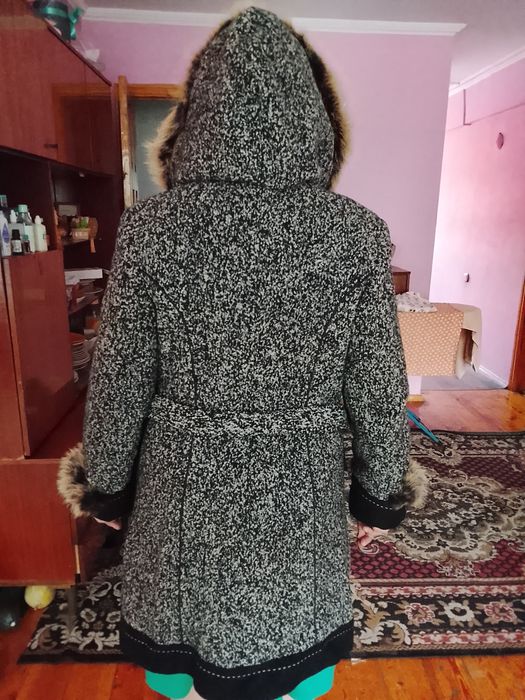 Отдам  даром  женские вещи!!!