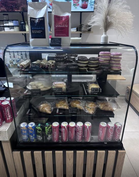 Продам витрину  для выпечки в кофейню