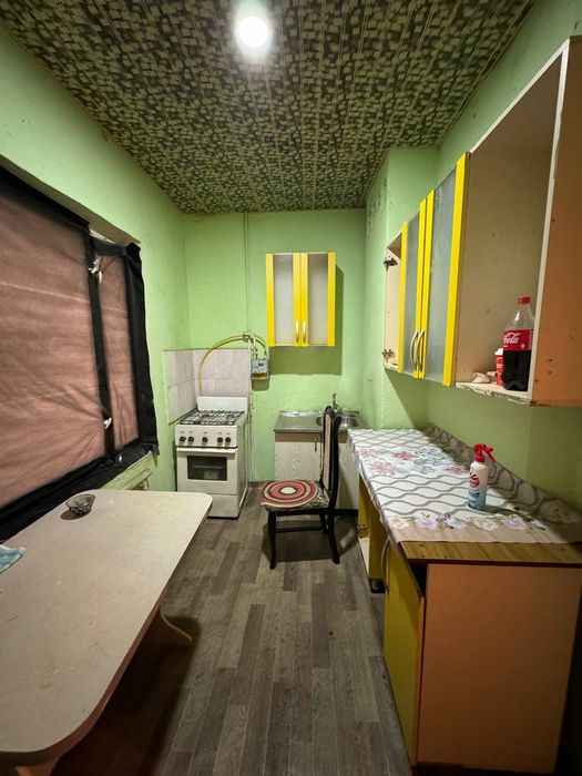 1 xonali kvartira sotiladi 2 etajda