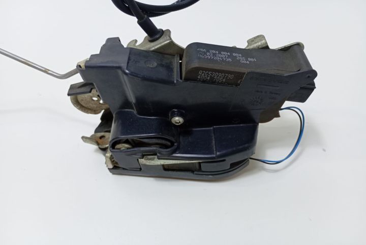 Broasca usa  dreapta fata A6397201735 Mercedes-Benz Vito W639