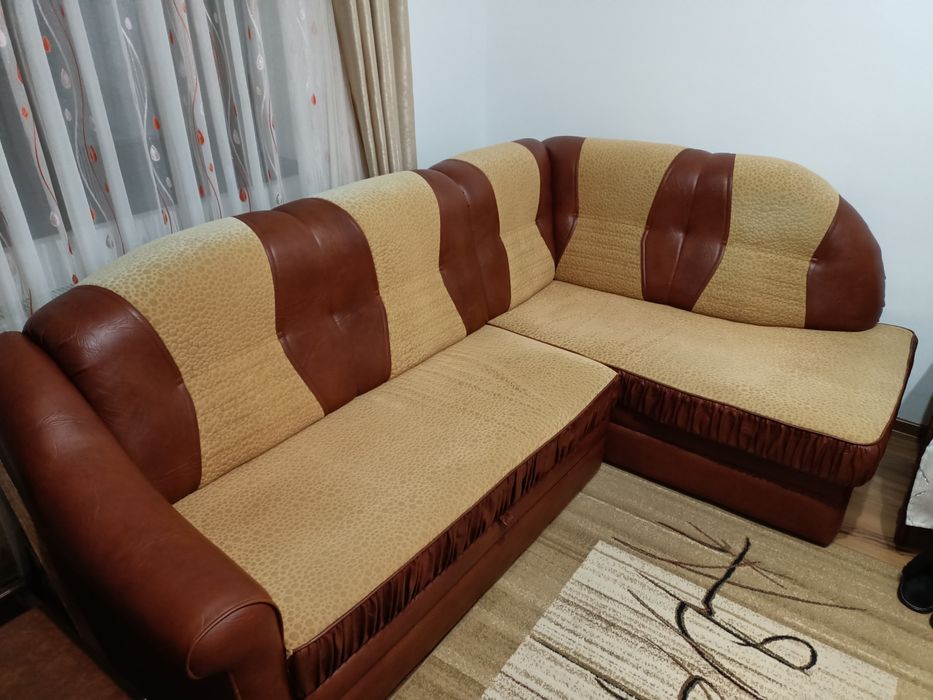 Vând colțar tip pat