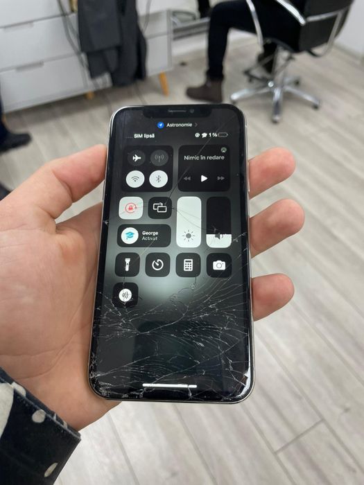 Vând iphone x telefonul merge foarte bine ie aproape nou tine bateria