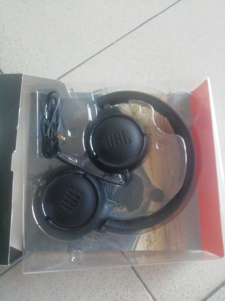 Нови слушалки Jbl tune 500