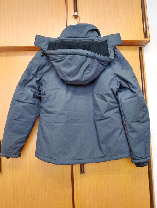 Продавам топло спортно дамско яке