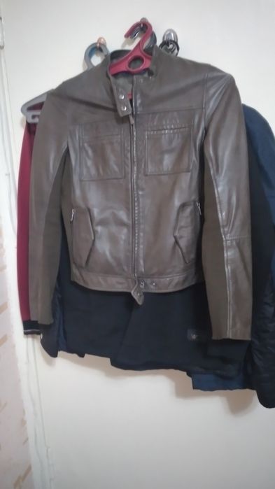 Продаю фирменную куртку женскую trussardi