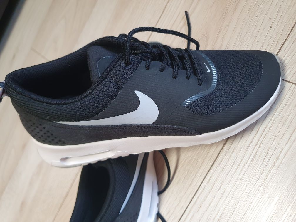 Nike thea оригинални