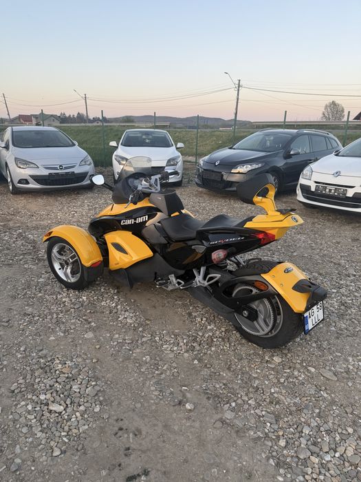 Can-am spyder 1000