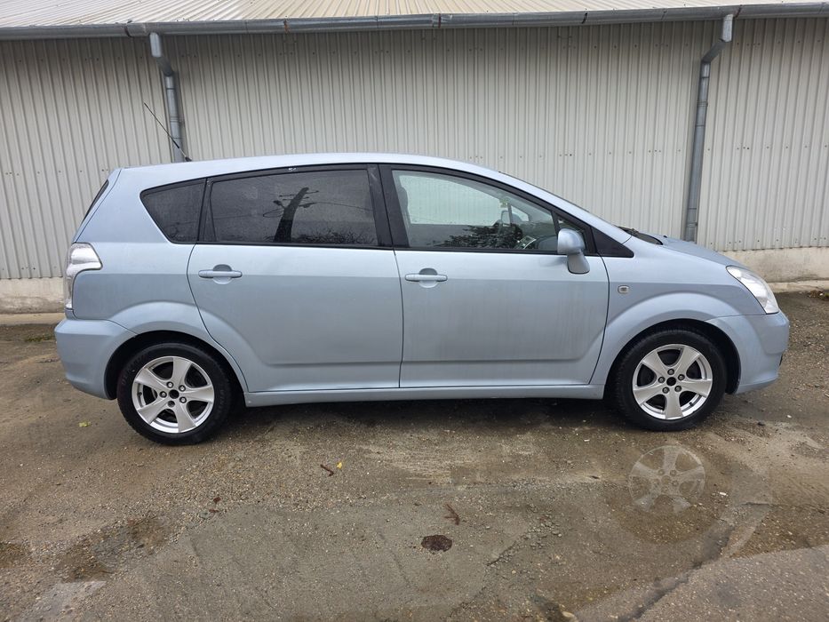 Toyota corola verso 7 locuri