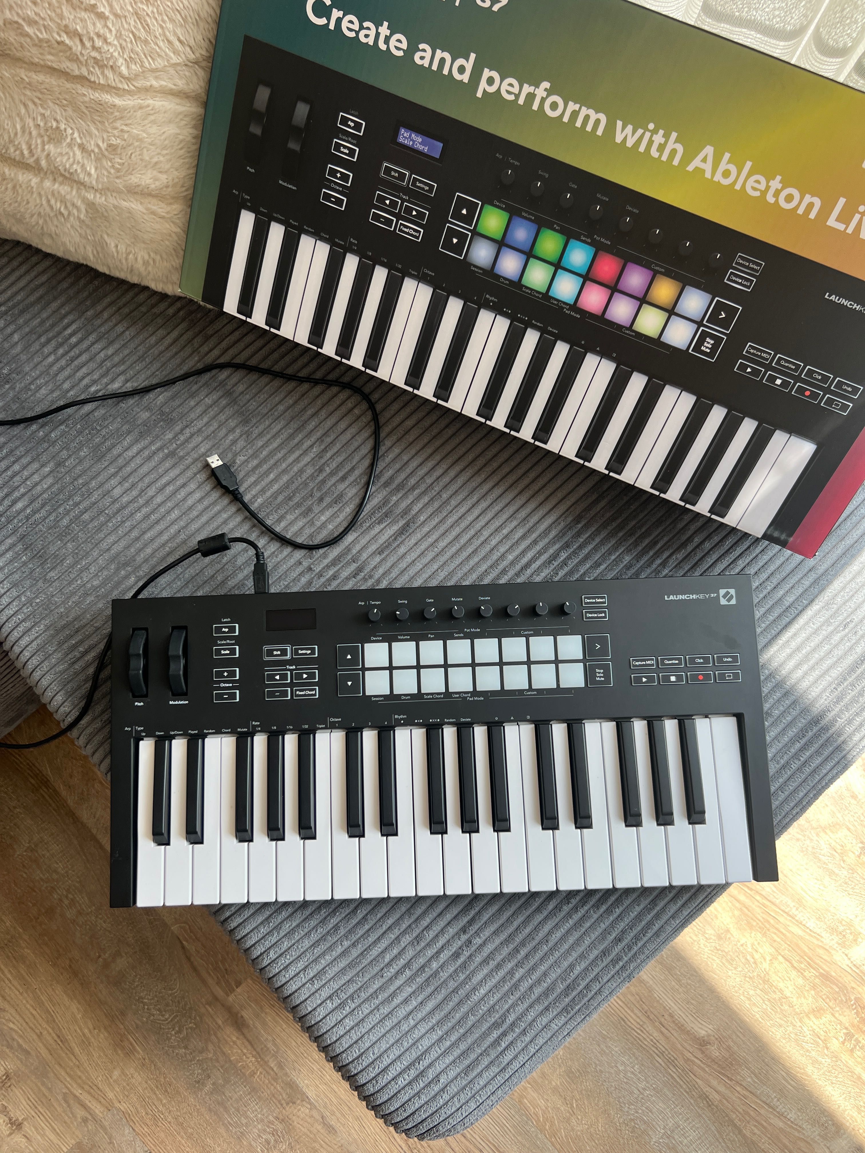 Novation Launchkey 37 MK3 Миди клавиатура Black